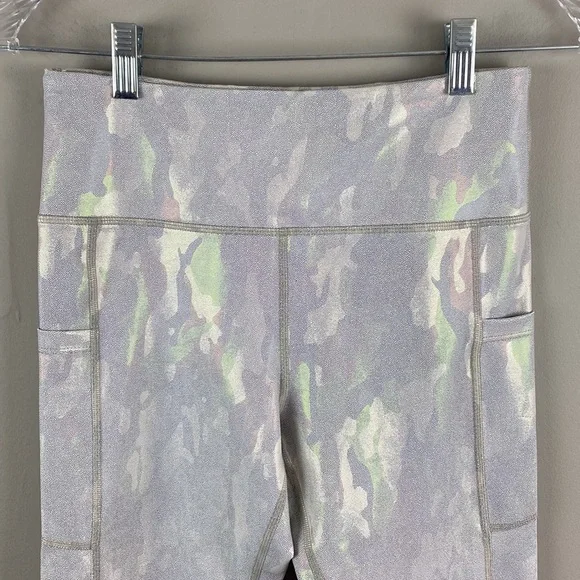 Zyia Womens Silver Metallic Camo Pocket Light n Tight Capri Leggings Size 6-8 - Picture 6 of 13